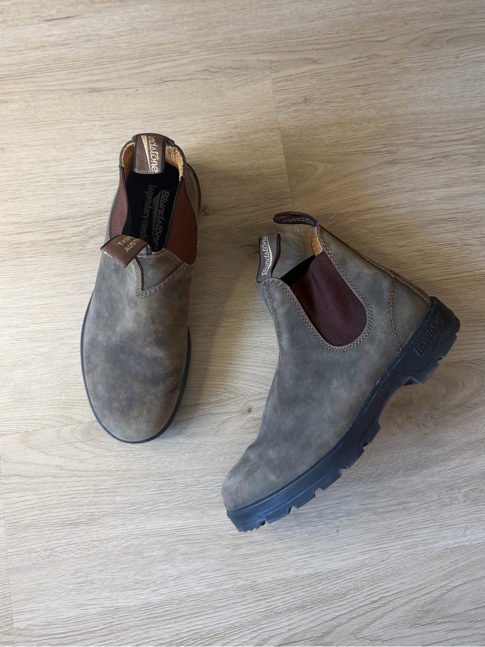 Rustic brown blundstone boots - Picture 2 of 6